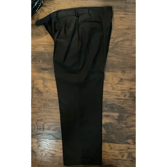 Jos. A. Bank Signature Gold Mens Suit Black 2 Button Pleated Cuffed 42R 36x29